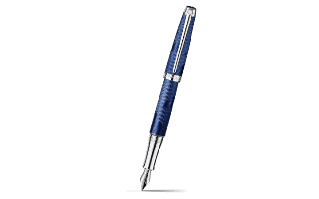 Caran d’Ache LÉMAN Bleu Marin fountain pen with its nib visible